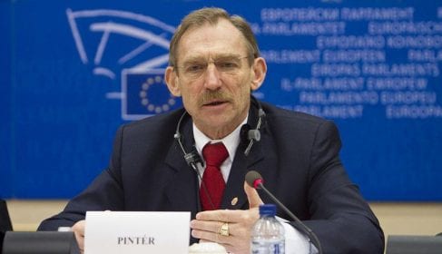 Pintér Sándor az EP állampolgári jogokkal, valamint bel- és igazságügyi kérdésekkel foglalkozó…